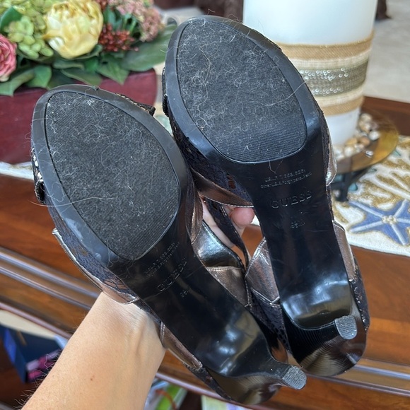 GUESS Genuine Leather Black Metallic Pewter Snakeskin Slingback Platform Heels - Picture 13 of 15